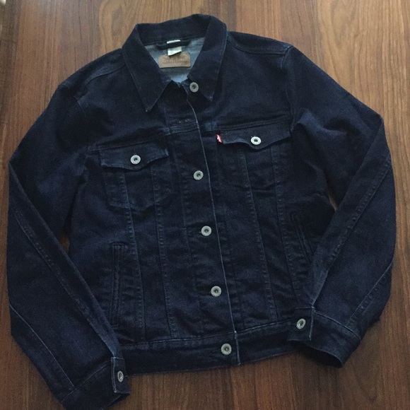 Levi's Jackets & Blazers - SALE!! EUC Levi’s dark jean jacket, L